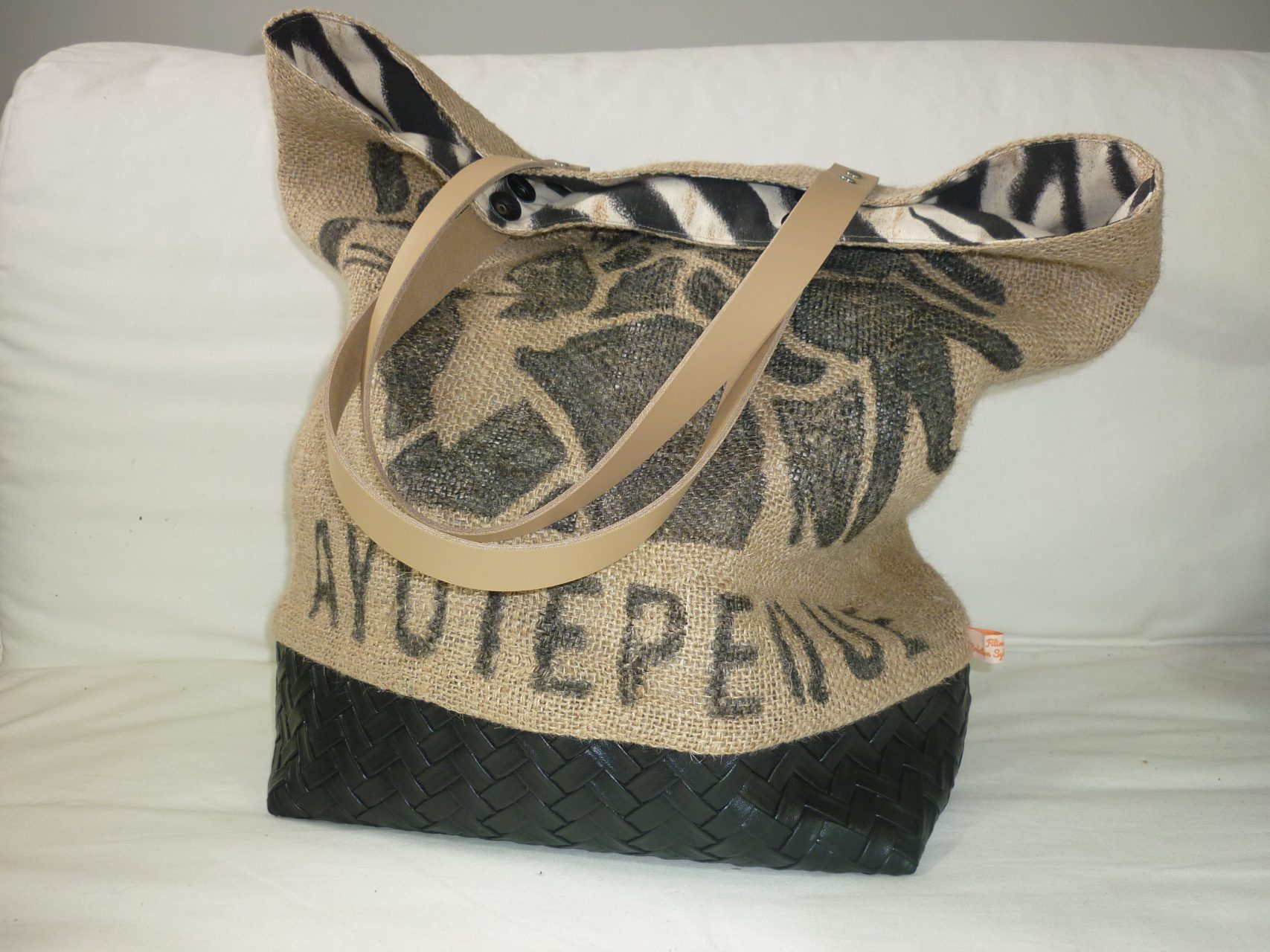 Sac cabas toile jute recyclée et zèbre, taillé dans un ancien sac