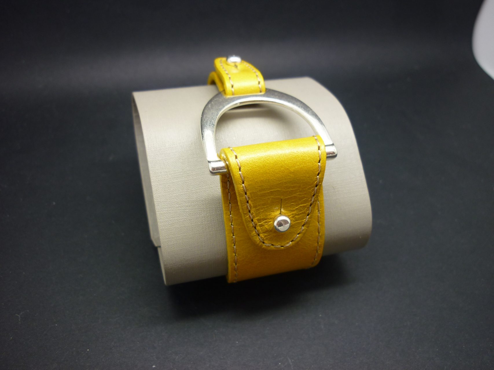 Bracelet De Cheval Étrier Droit En Cuir Huilé Foncé Tough 1 - Neuf