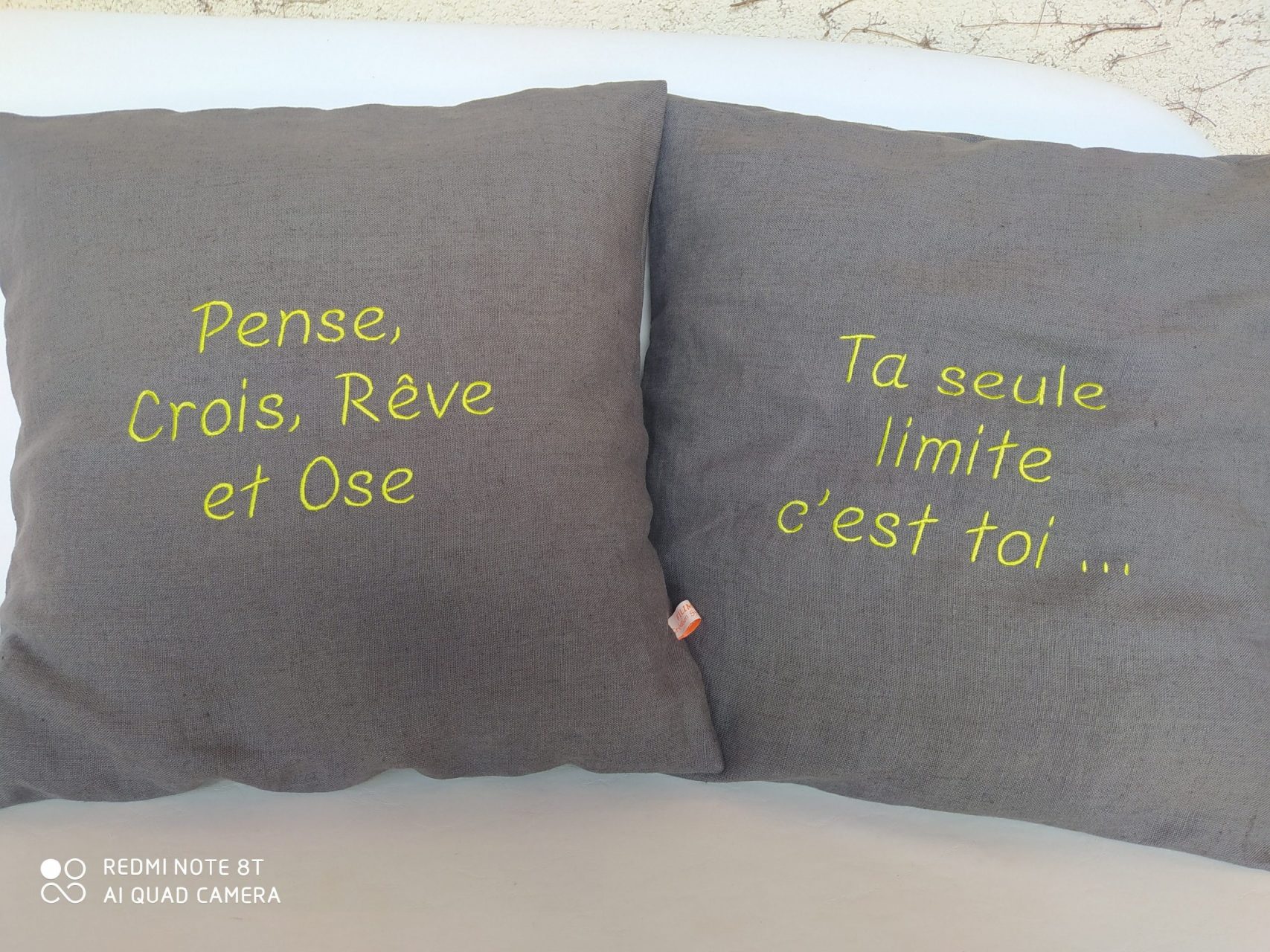 10 housses de coussin personnalisées en lin brodé – Image 2