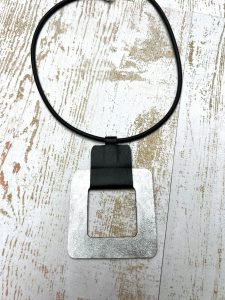 Collier contemporain