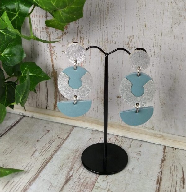 boucles d'oreilles en cuir bleu pastel