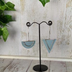 boucles d'oreilles en cuir bleu pâle sur crochet acier