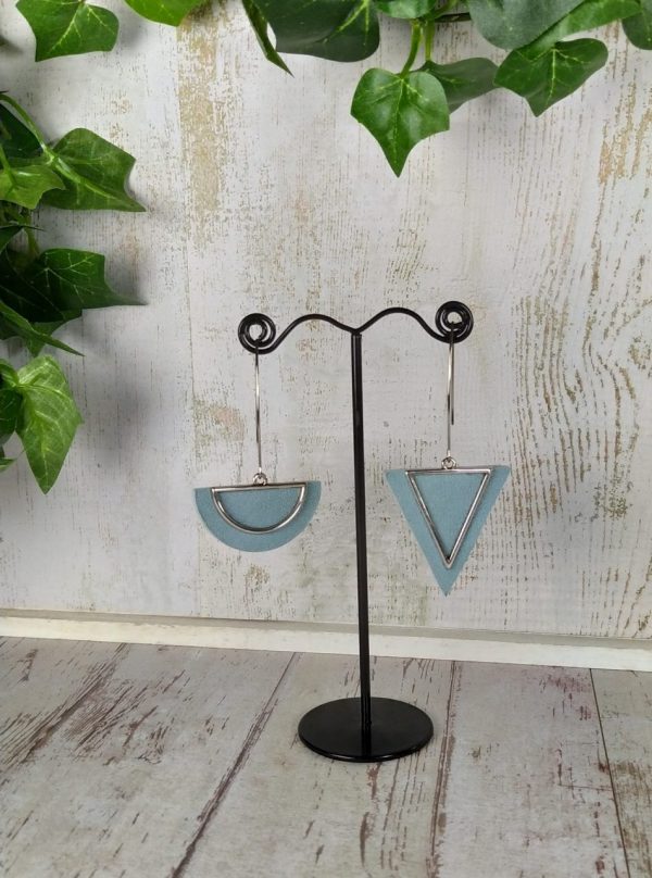 boucles d'oreilles en cuir bleu pâle sur crochet acier