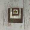 broche carrée en cuir marron et doré