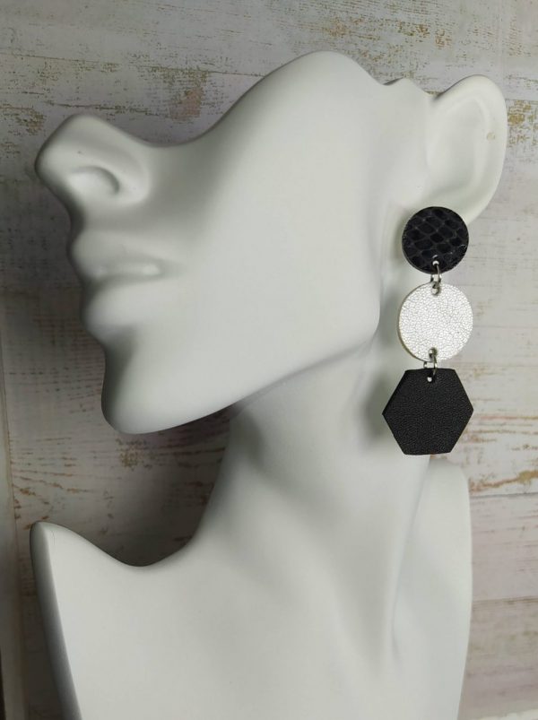 boucles d'oreilles en cuir de formes géométriques dominante noir et argent
