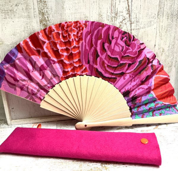 éventail en tissu de créateur
