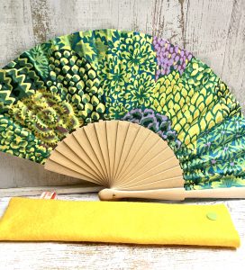 éventail en tissu de créateur