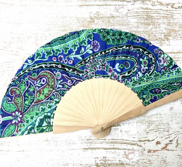 éventail en tissu de créateur