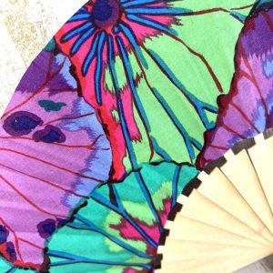 éventail en tissu de créateur