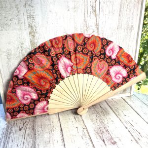 éventail en tissu de créateur