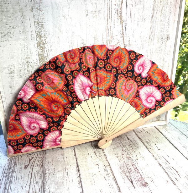 éventail en tissu de créateur