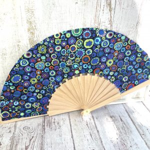 éventail en tissu de créateur