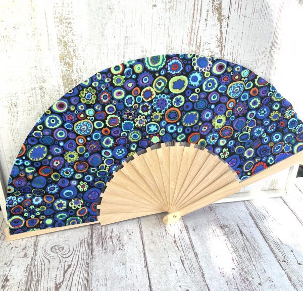 éventail en tissu de créateur