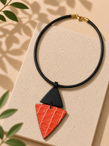 Collier contemporain