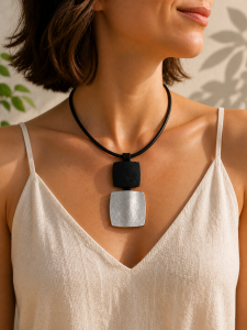 Collier contemporain