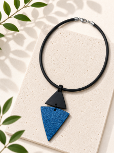 Collier contemporain