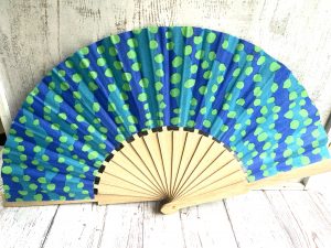 éventail bois et tissu